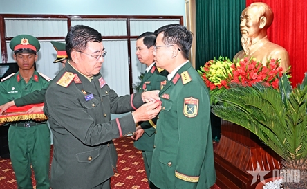 Corps 15’s individuals honored with Lao Defense Ministry’s Bravery Order